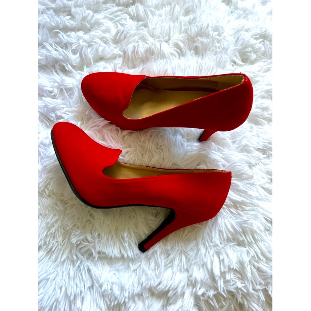 Suede Pumps